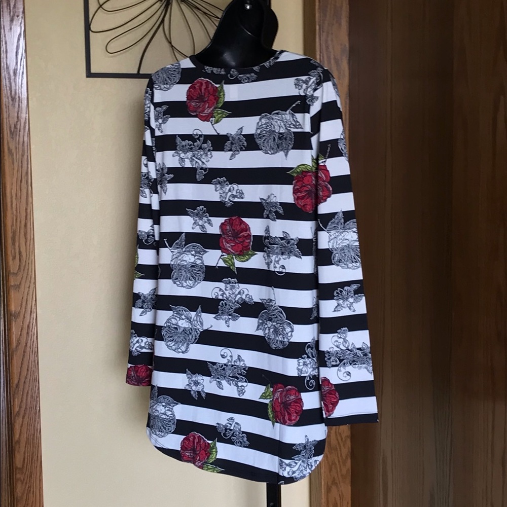 LuLaRoe XS Lynnae Black Floral Stripe NWT Unicorn - Picture 2 of 8